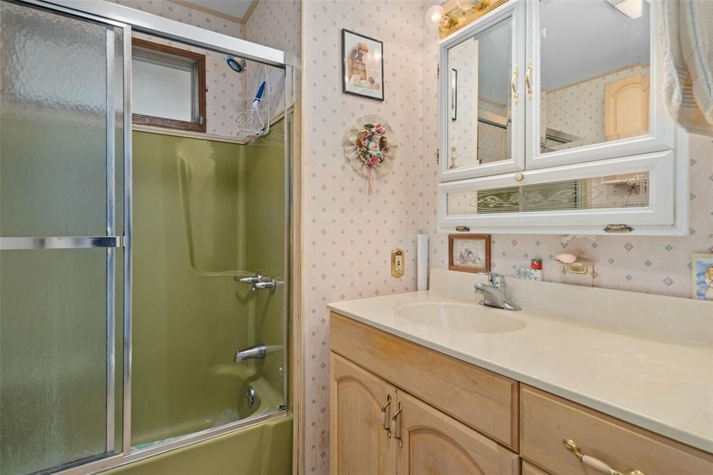 For Sale: $129,900 (2 beds, 2 baths, 960 Square Feet)