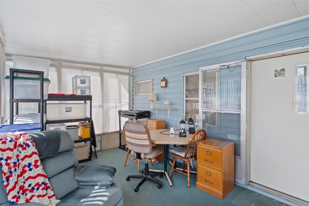 For Sale: $129,900 (2 beds, 2 baths, 960 Square Feet)