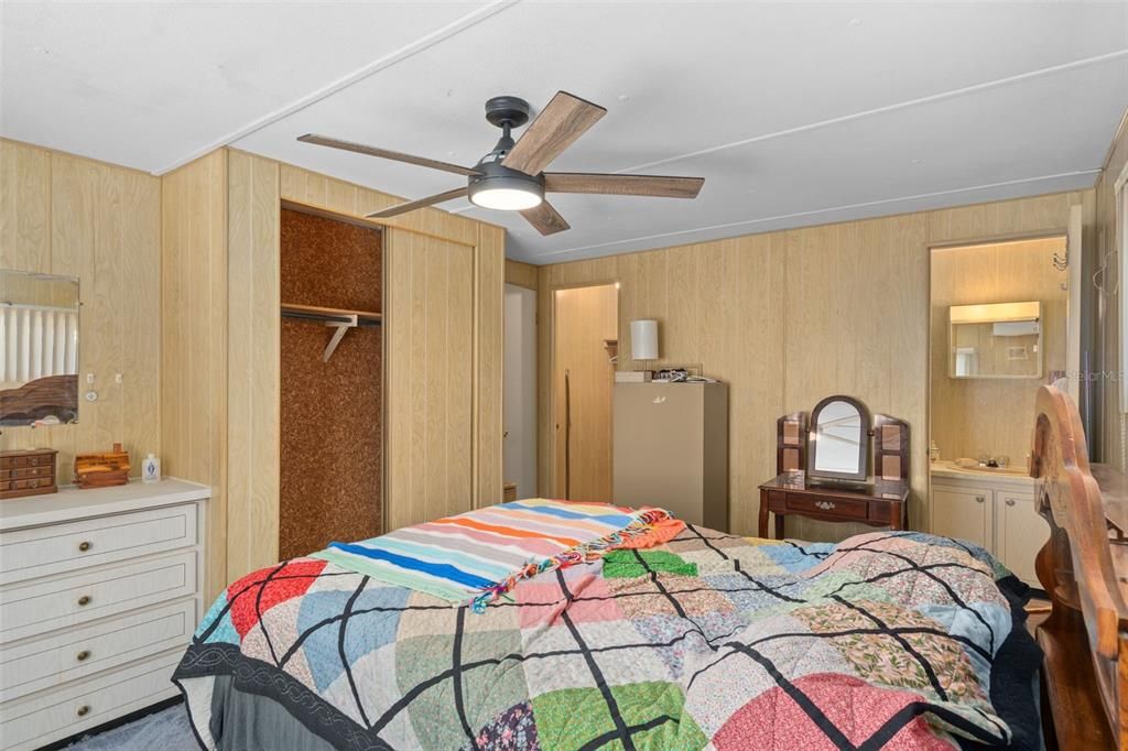 For Sale: $129,900 (2 beds, 2 baths, 960 Square Feet)