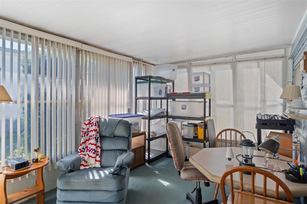 For Sale: $129,900 (2 beds, 2 baths, 960 Square Feet)