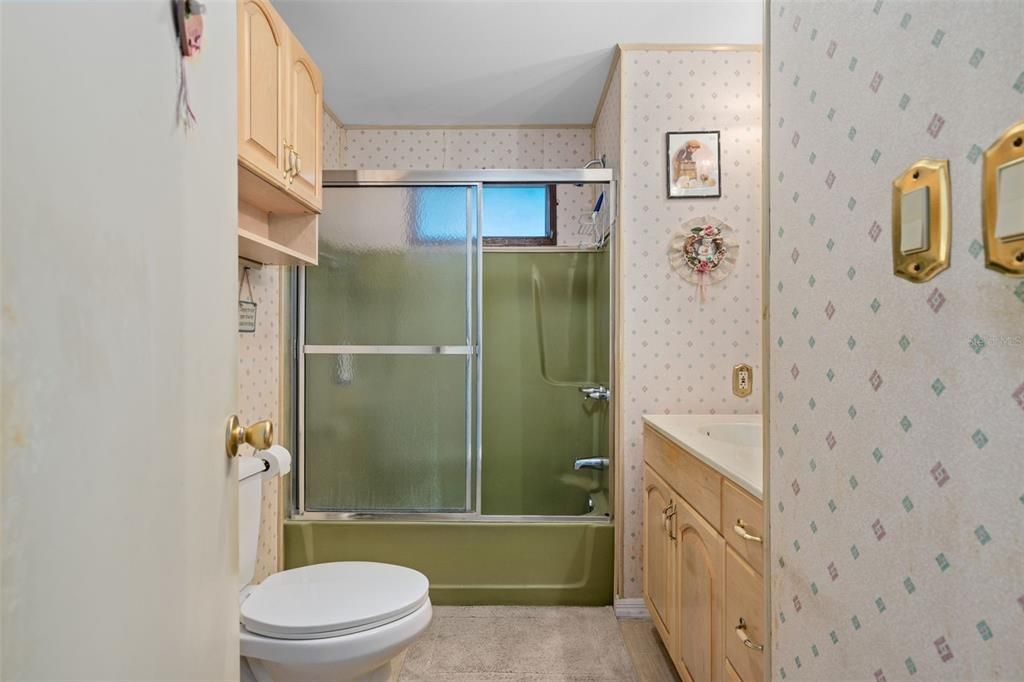 For Sale: $129,900 (2 beds, 2 baths, 960 Square Feet)