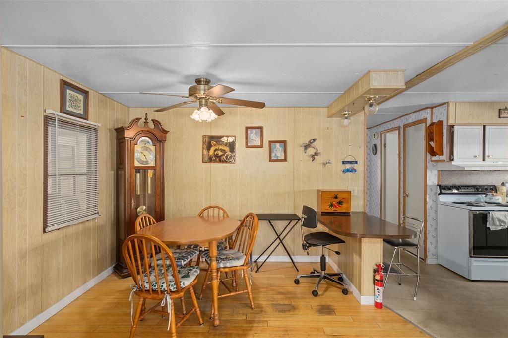 For Sale: $129,900 (2 beds, 2 baths, 960 Square Feet)