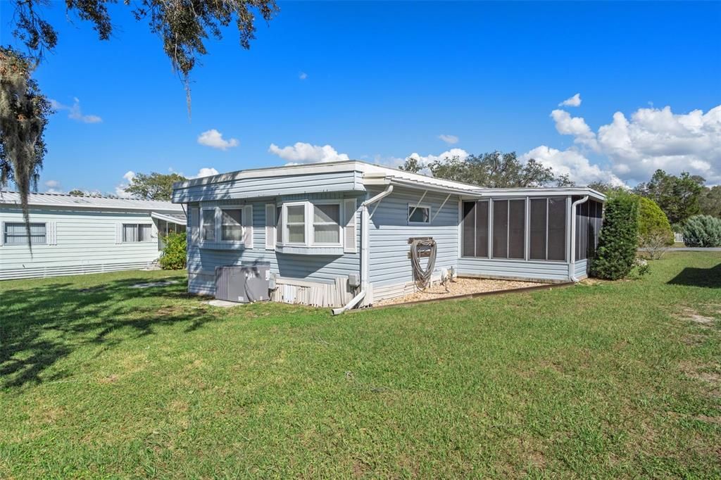 For Sale: $129,900 (2 beds, 2 baths, 960 Square Feet)