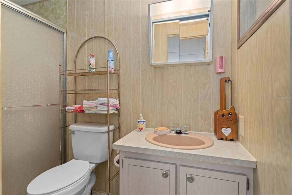 For Sale: $129,900 (2 beds, 2 baths, 960 Square Feet)