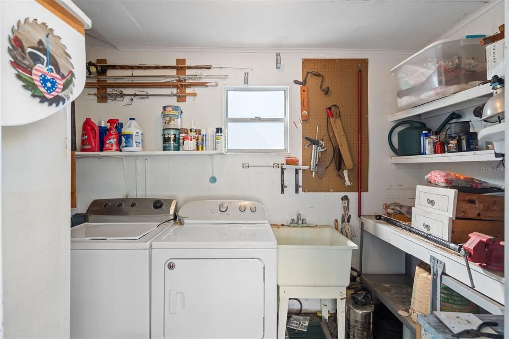 For Sale: $129,900 (2 beds, 2 baths, 960 Square Feet)