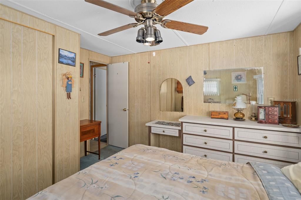 For Sale: $129,900 (2 beds, 2 baths, 960 Square Feet)