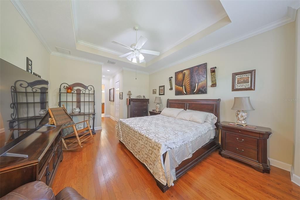 For Sale: $365,900 (3 beds, 2 baths, 2021 Square Feet)