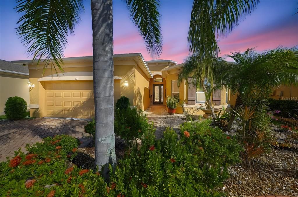 For Sale: $365,900 (3 beds, 2 baths, 2021 Square Feet)