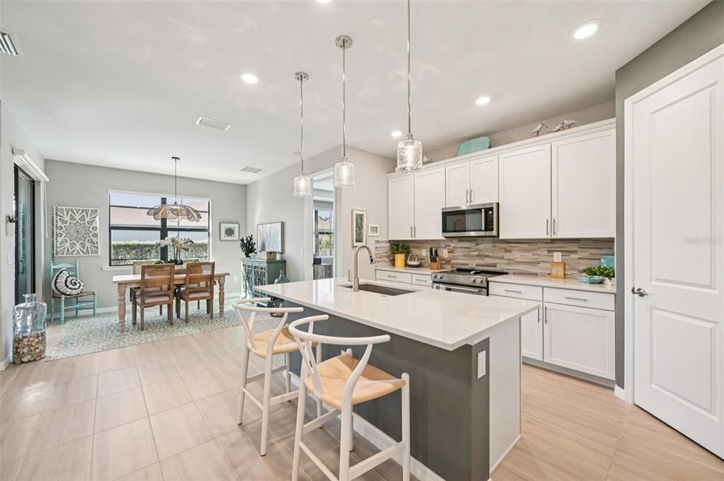 For Sale: $465,000 (3 beds, 2 baths, 1661 Square Feet)