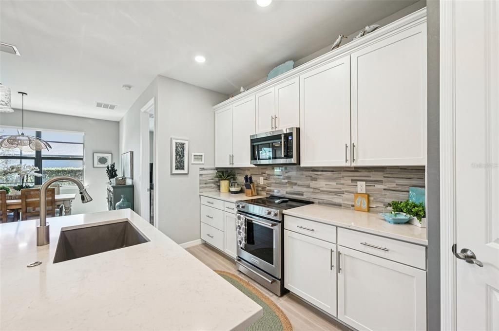 For Sale: $465,000 (3 beds, 2 baths, 1661 Square Feet)