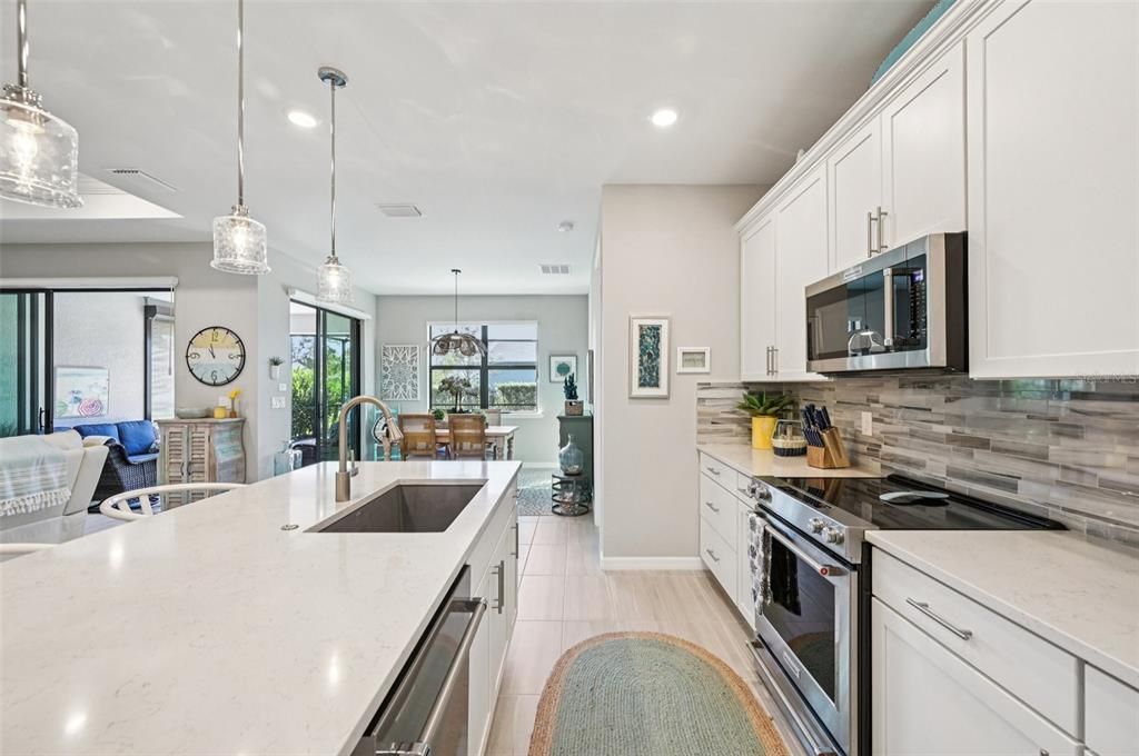 For Sale: $465,000 (3 beds, 2 baths, 1661 Square Feet)