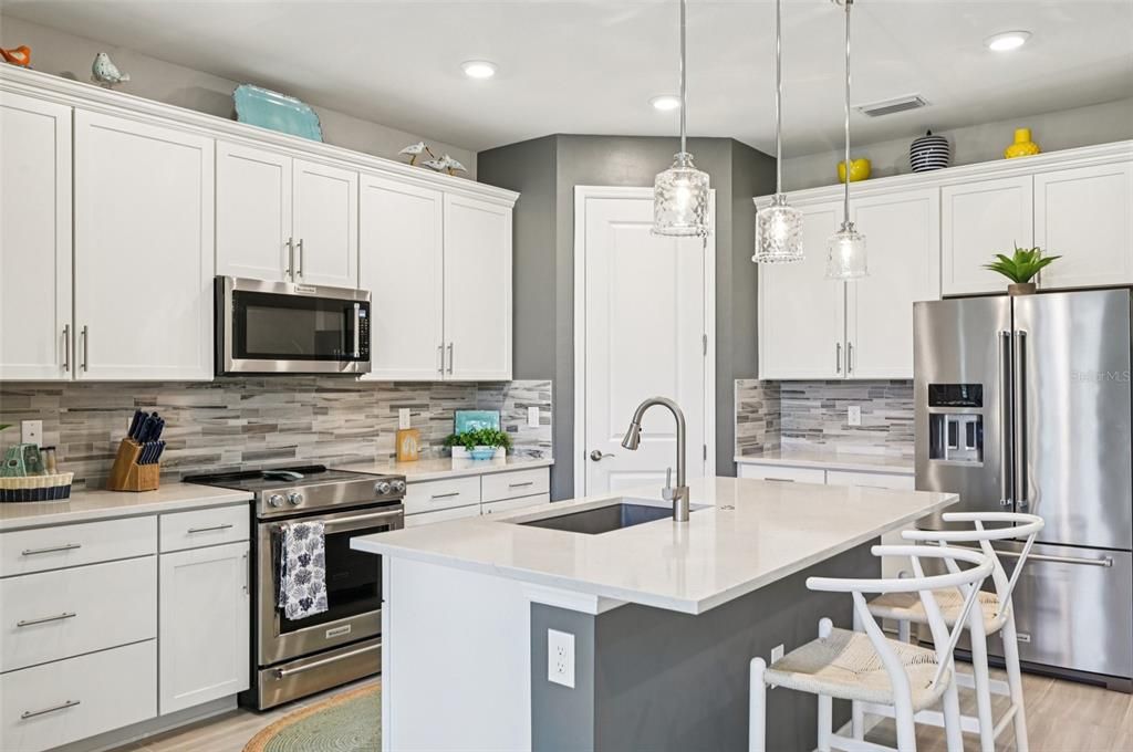 For Sale: $465,000 (3 beds, 2 baths, 1661 Square Feet)