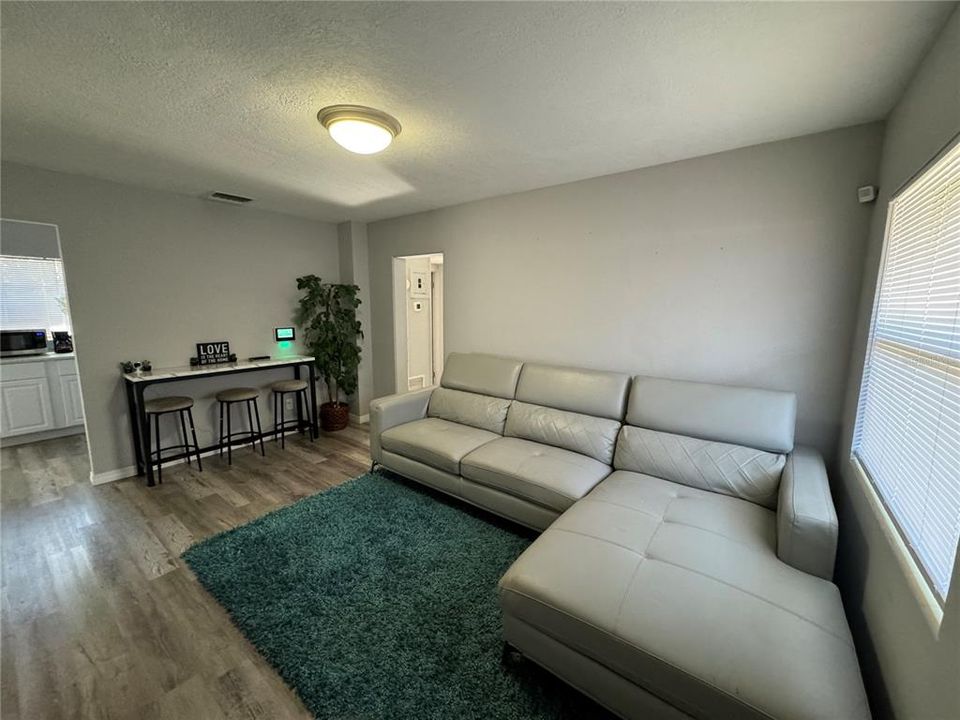 For Sale: $292,000 (3 beds, 2 baths, 1133 Square Feet)