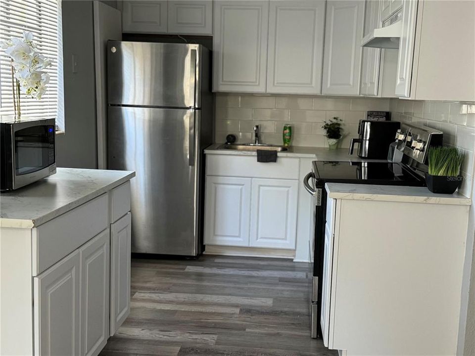 For Sale: $292,000 (3 beds, 2 baths, 1133 Square Feet)