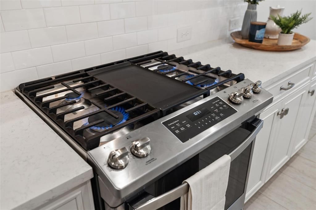 For Sale: $674,900 (3 beds, 2 baths, 2003 Square Feet)