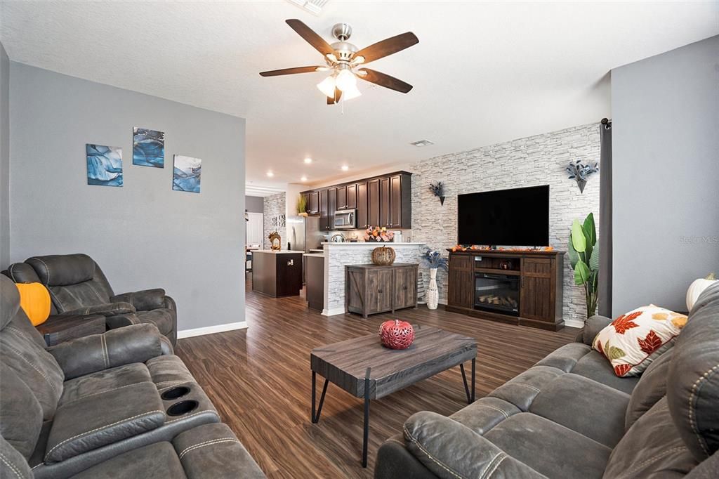 待售: $275,000 (2 贝兹, 2 浴室, 1509 平方英尺)