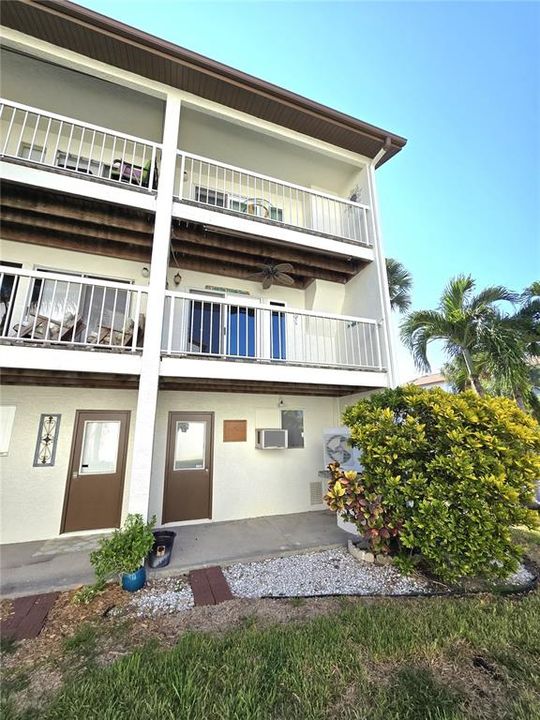 For Rent: $3,300 (3 beds, 2 baths, 1585 Square Feet)