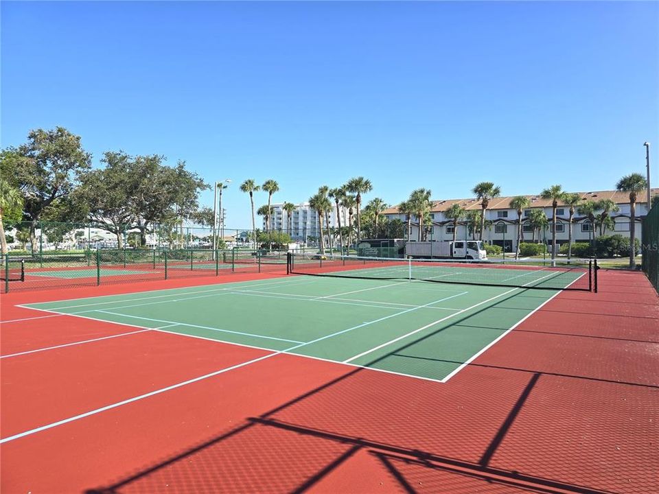 For Rent: $3,300 (3 beds, 2 baths, 1585 Square Feet)