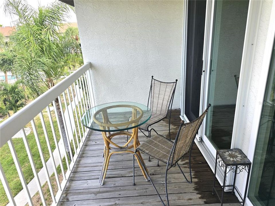 For Rent: $3,300 (3 beds, 2 baths, 1585 Square Feet)