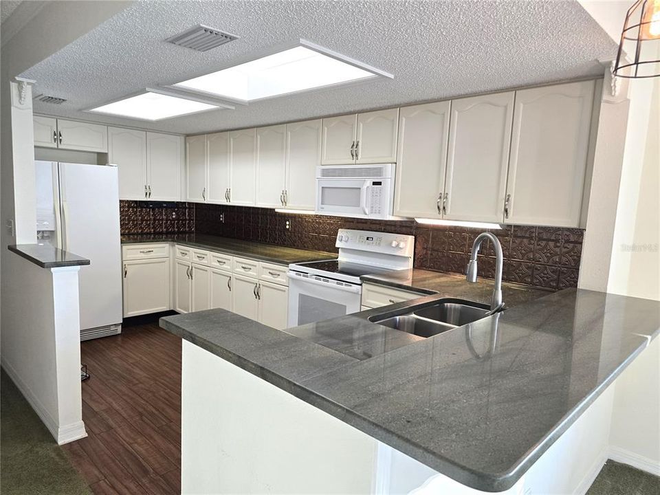 For Rent: $3,300 (3 beds, 2 baths, 1585 Square Feet)