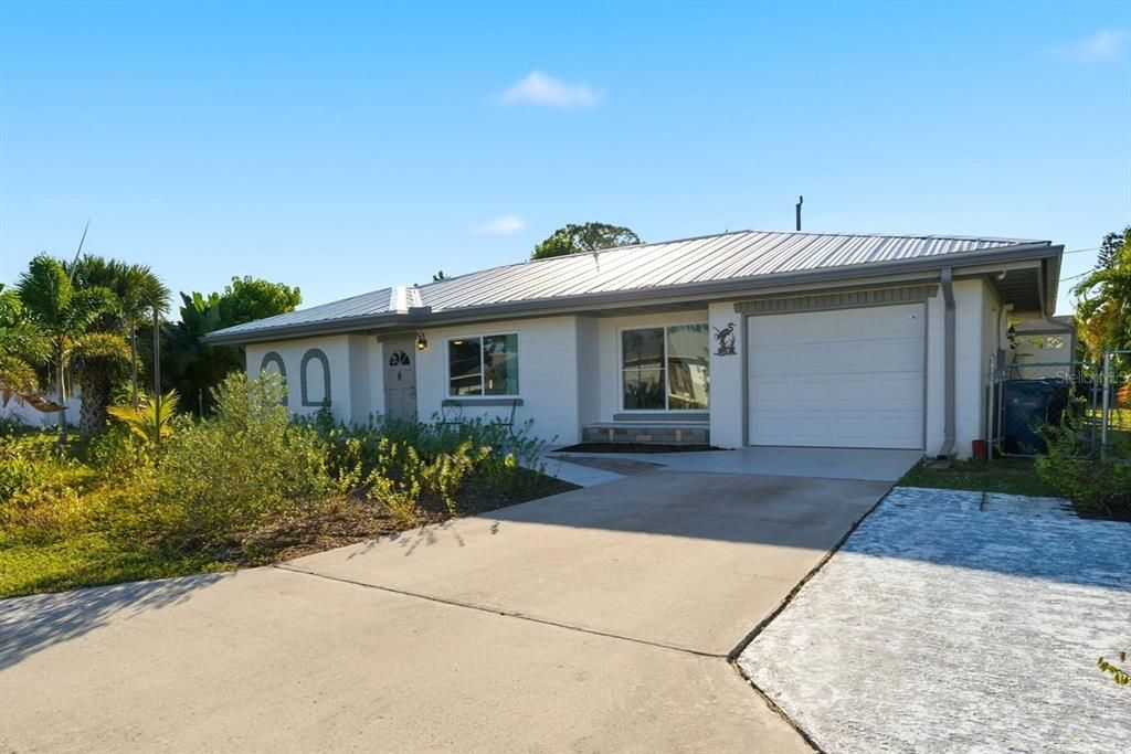 Recently Sold: $295,000 (2 beds, 1 baths, 1276 Square Feet)