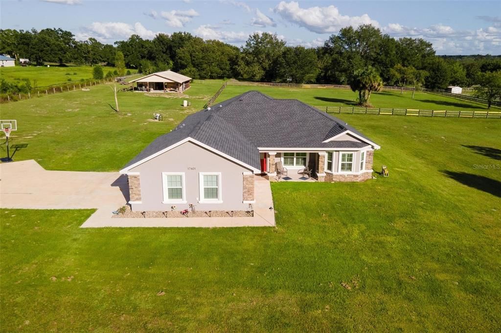 Под контрактом: $689,000 (3 спален, 2 ванн, 1835 Квадратных фут)