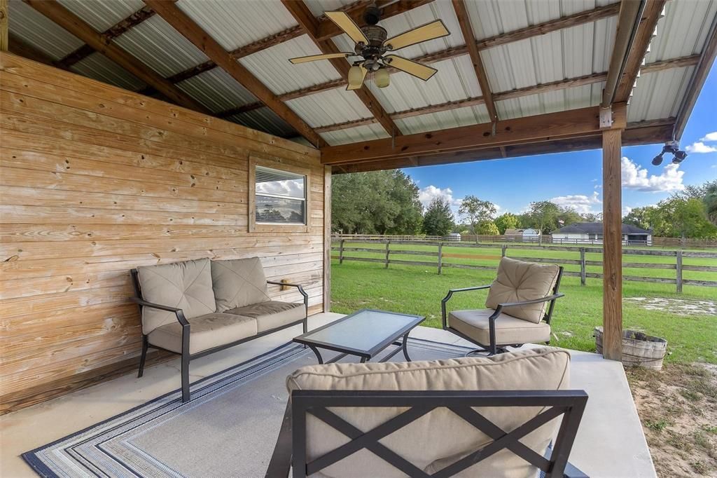 Под контрактом: $689,000 (3 спален, 2 ванн, 1835 Квадратных фут)