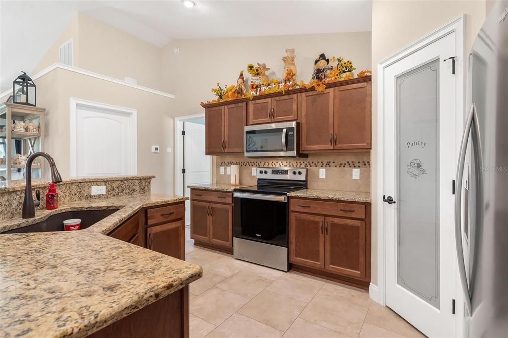 Под контрактом: $689,000 (3 спален, 2 ванн, 1835 Квадратных фут)