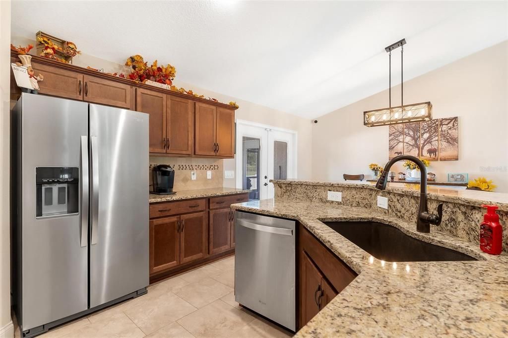 Под контрактом: $689,000 (3 спален, 2 ванн, 1835 Квадратных фут)