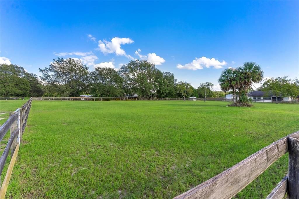 Под контрактом: $689,000 (3 спален, 2 ванн, 1835 Квадратных фут)