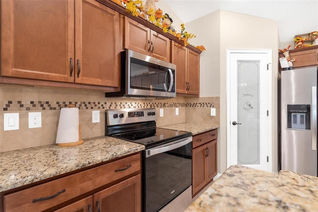 Под контрактом: $689,000 (3 спален, 2 ванн, 1835 Квадратных фут)