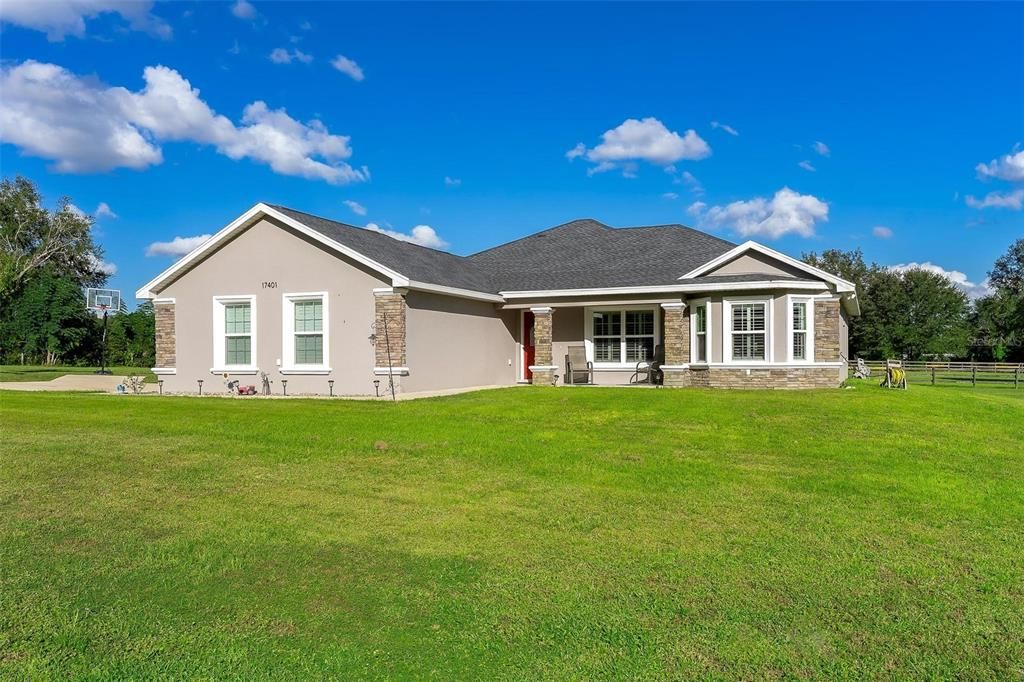 Под контрактом: $689,000 (3 спален, 2 ванн, 1835 Квадратных фут)