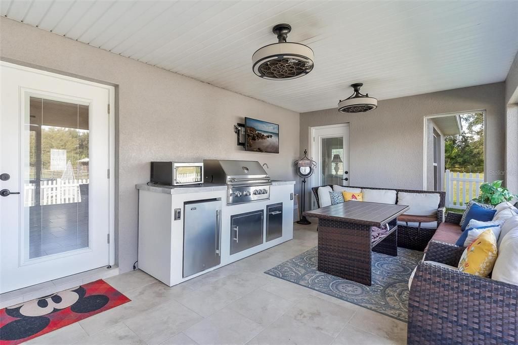 Под контрактом: $689,000 (3 спален, 2 ванн, 1835 Квадратных фут)