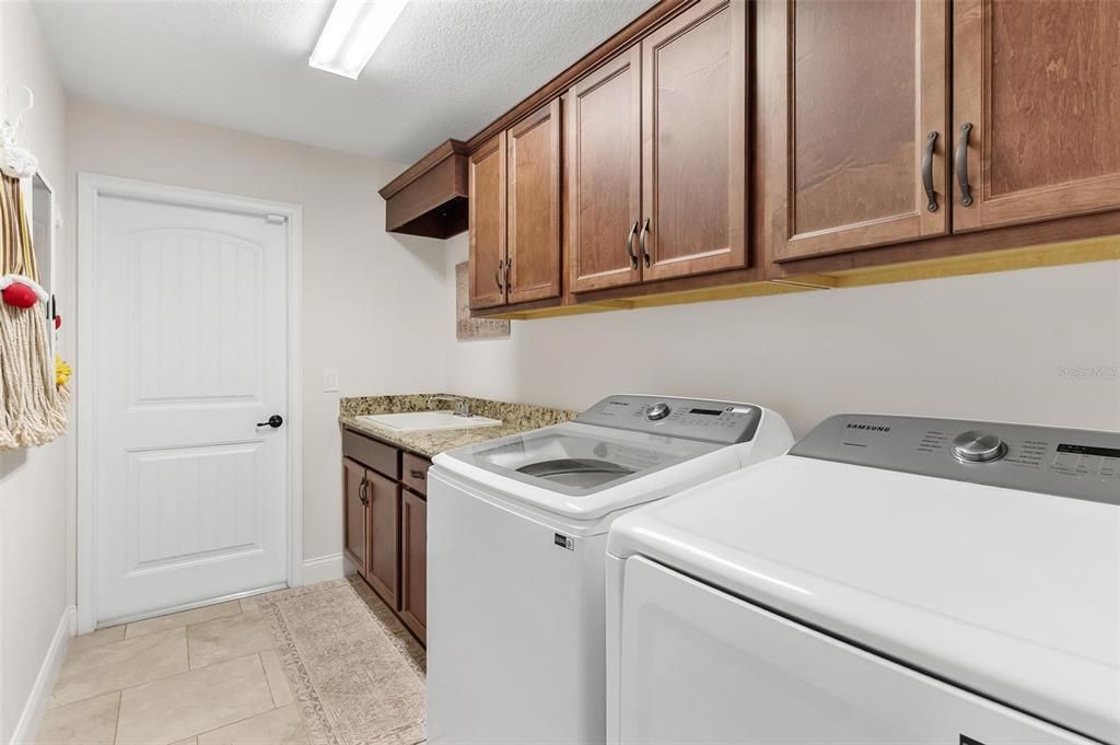 Под контрактом: $689,000 (3 спален, 2 ванн, 1835 Квадратных фут)