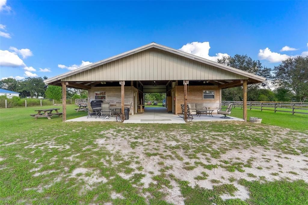 Под контрактом: $689,000 (3 спален, 2 ванн, 1835 Квадратных фут)