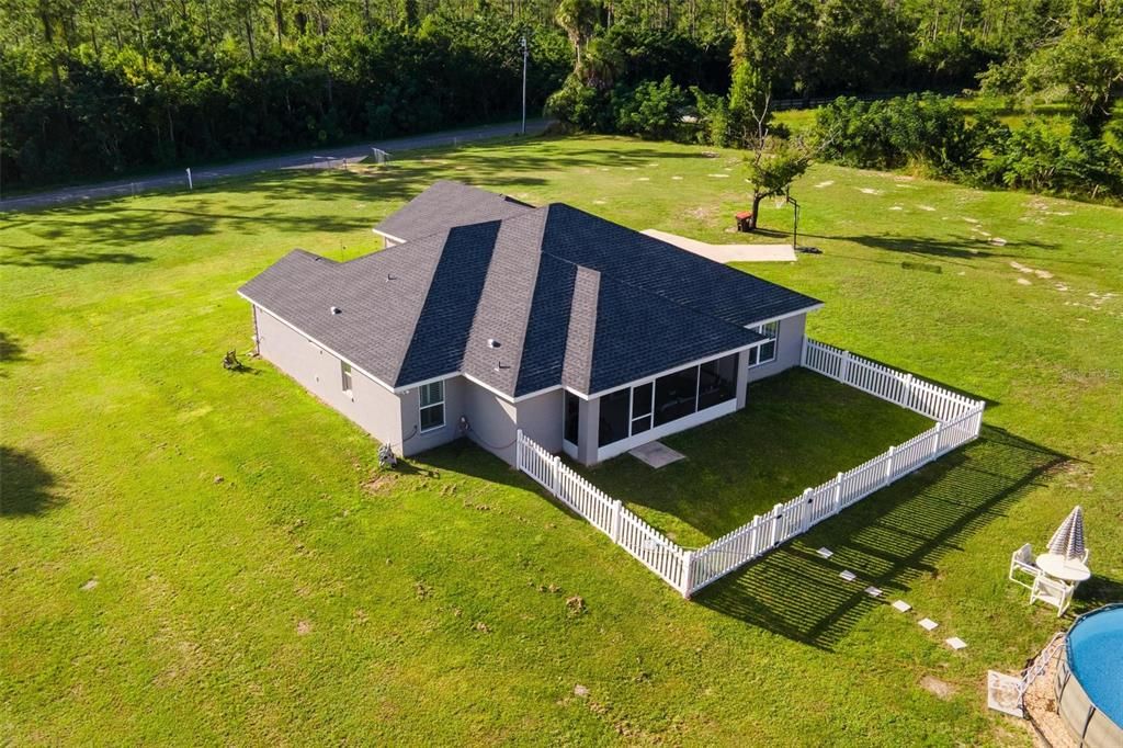 Под контрактом: $689,000 (3 спален, 2 ванн, 1835 Квадратных фут)