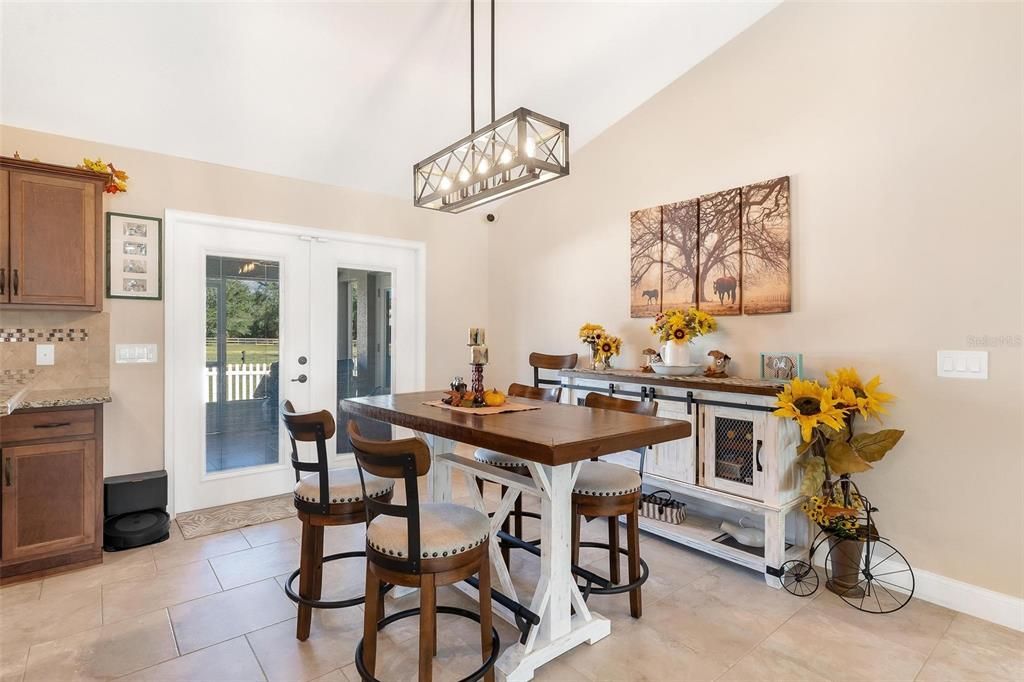 Под контрактом: $689,000 (3 спален, 2 ванн, 1835 Квадратных фут)