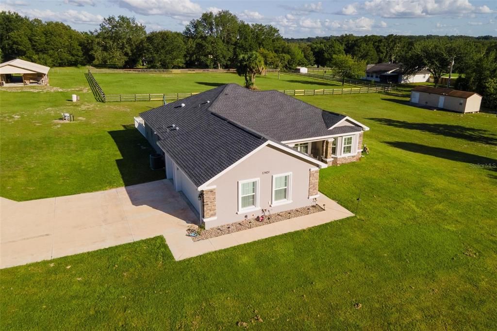 Под контрактом: $689,000 (3 спален, 2 ванн, 1835 Квадратных фут)