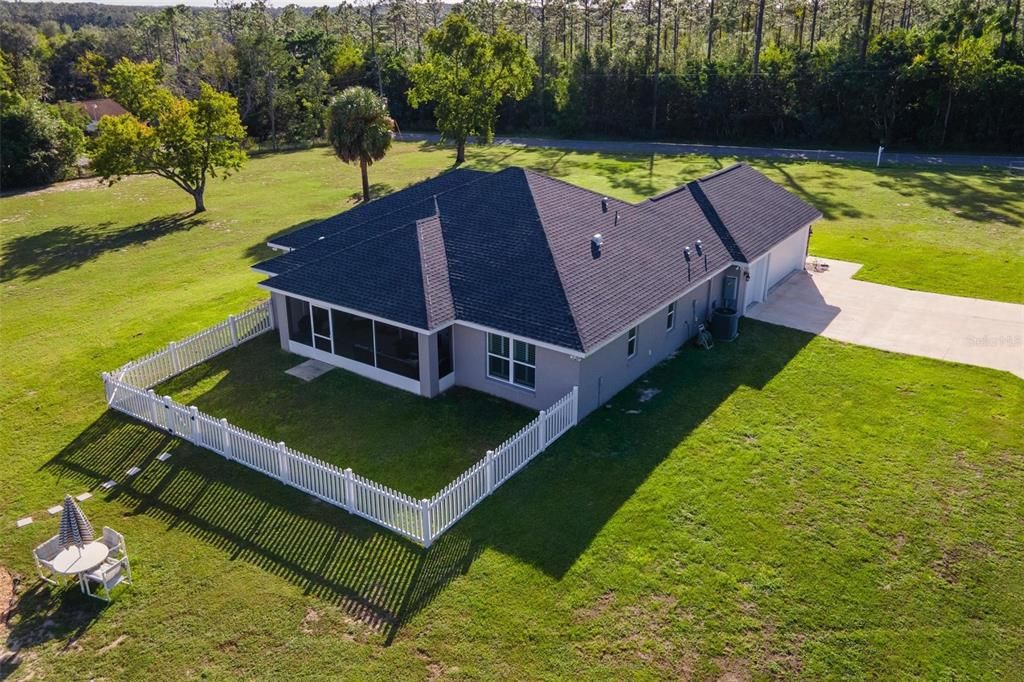 Под контрактом: $689,000 (3 спален, 2 ванн, 1835 Квадратных фут)