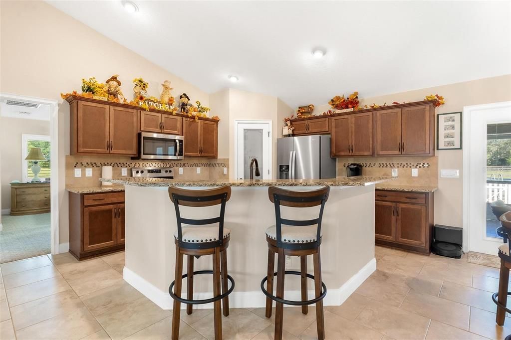 Под контрактом: $689,000 (3 спален, 2 ванн, 1835 Квадратных фут)