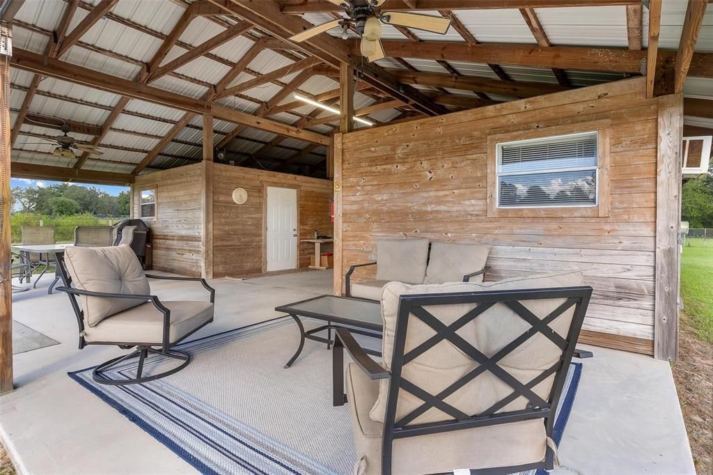 Под контрактом: $689,000 (3 спален, 2 ванн, 1835 Квадратных фут)