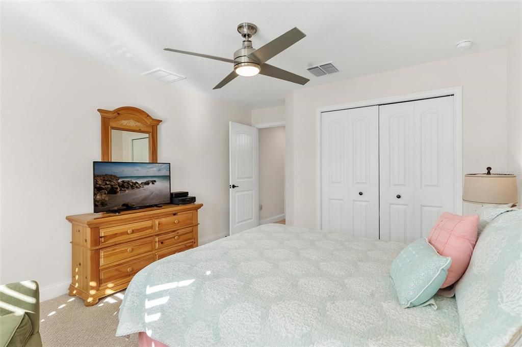 Под контрактом: $689,000 (3 спален, 2 ванн, 1835 Квадратных фут)