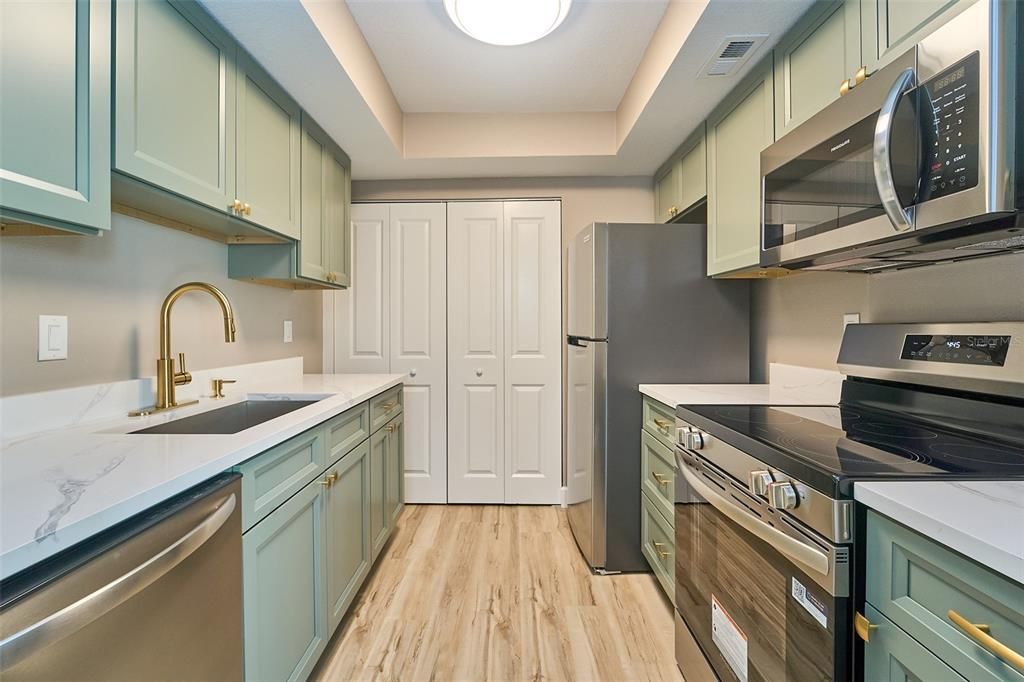 待售: $169,900 (2 贝兹, 2 浴室, 1100 平方英尺)