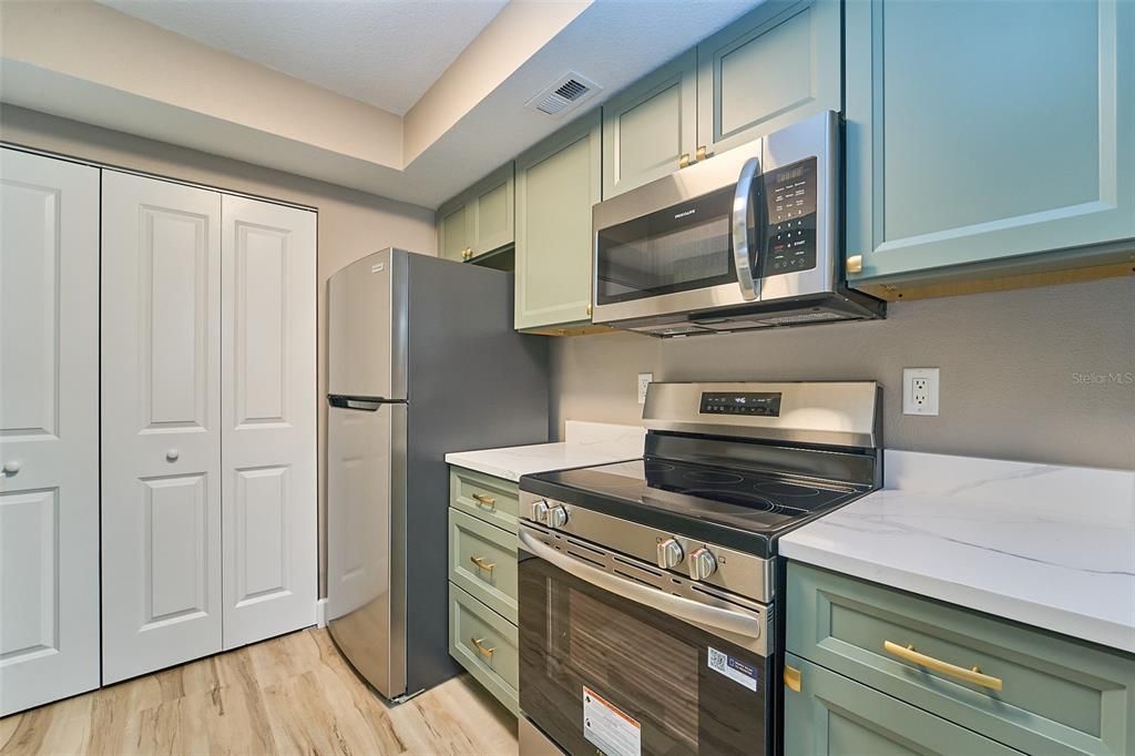 待售: $169,900 (2 贝兹, 2 浴室, 1100 平方英尺)