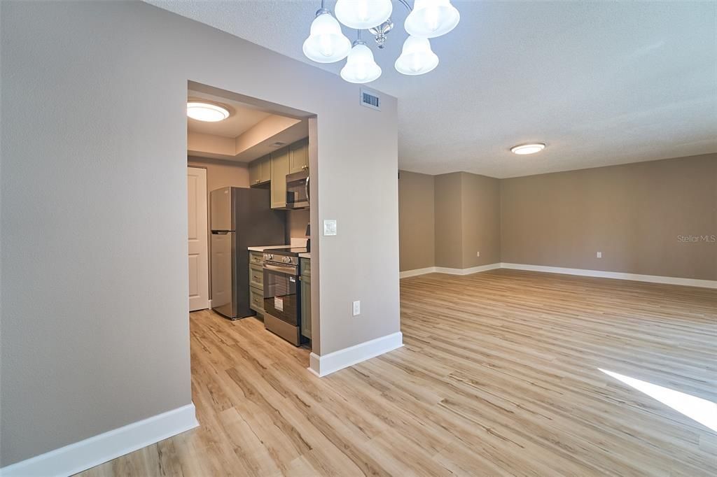 待售: $169,900 (2 贝兹, 2 浴室, 1100 平方英尺)