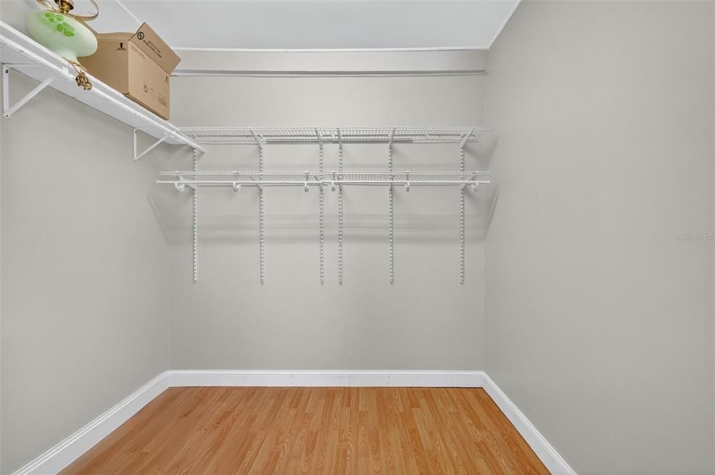 待售: $260,000 (4 贝兹, 1 浴室, 1362 平方英尺)