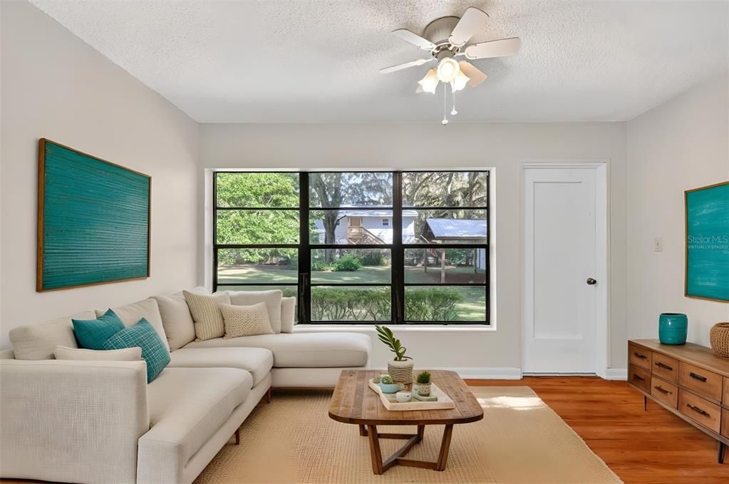 待售: $260,000 (4 贝兹, 1 浴室, 1362 平方英尺)