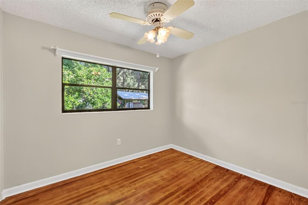 待售: $260,000 (4 贝兹, 1 浴室, 1362 平方英尺)