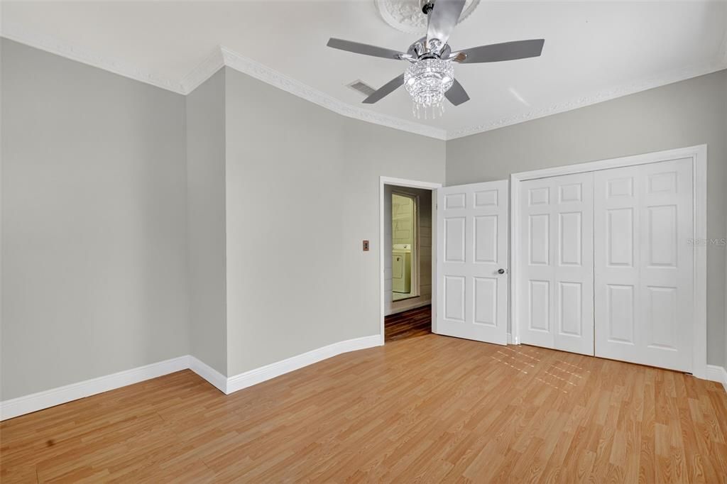 待售: $260,000 (4 贝兹, 1 浴室, 1362 平方英尺)