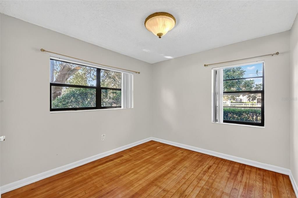 待售: $260,000 (4 贝兹, 1 浴室, 1362 平方英尺)